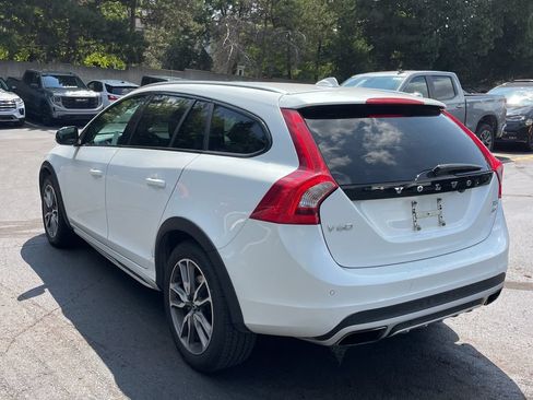 Used 2018 Volvo V60 T5 Cross Country AWD/4WD image 2