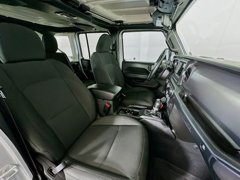 Used 2023 Jeep Wrangler Unlimited w/ Cold Weather Group image 30