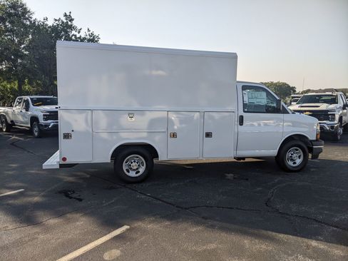 New 2025 Chevrolet Express 3500 w/ Power Convenience Package image 9