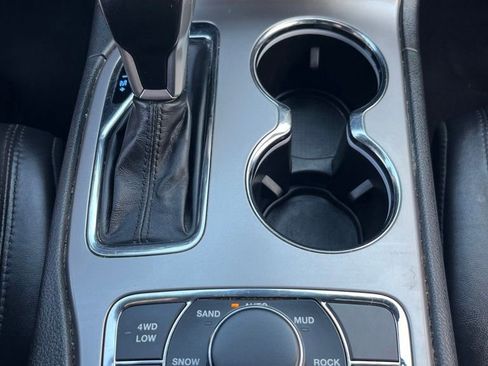 Certified 2022 Jeep Grand Cherokee Limited AWD/4WD image 16