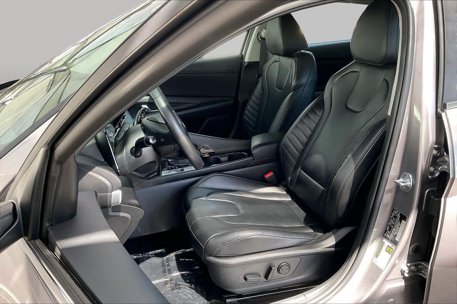 Certified 2025 Hyundai Elantra Limited FWD image 8