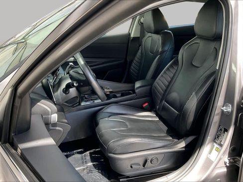 Certified 2025 Hyundai Elantra Limited FWD image 8