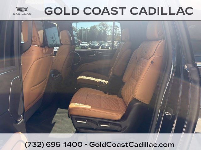Certified 2023 Cadillac Escalade ESV Premium Luxury w/ Performance Package AWD/4WD image 19