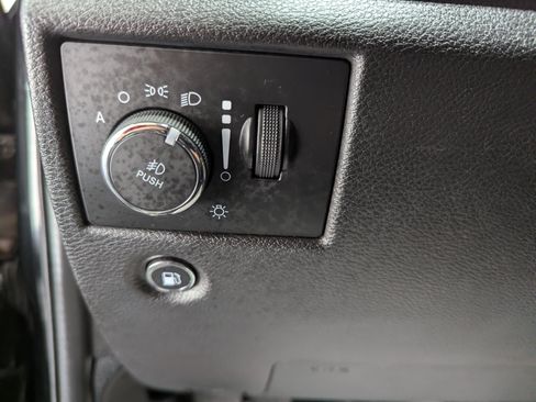 Used 2021 Jeep Grand Cherokee Laredo AWD/4WD image 15