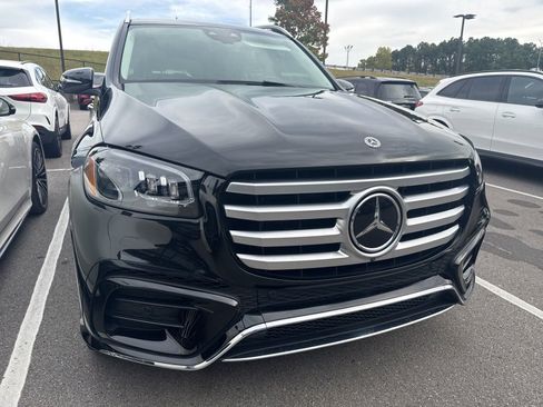 Used 2024 Mercedes-Benz GLS 580 4MATIC image 8