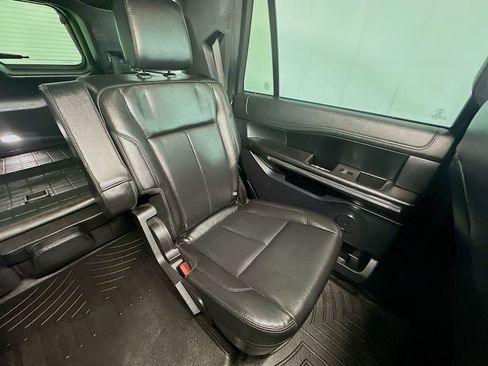 Used 2021 Ford Expedition XLT image 14