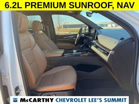 Used 2022 Cadillac Escalade ESV Premium Luxury image 31