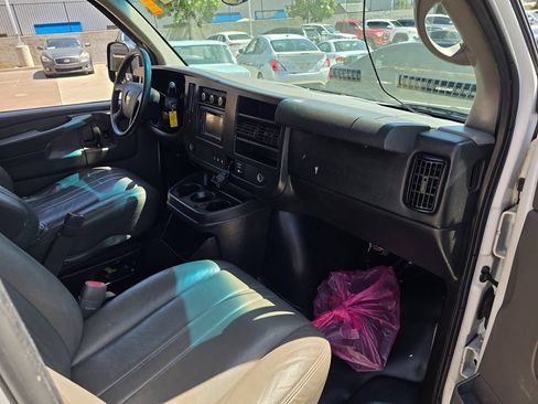 Used 2014 Chevrolet Express 2500 Extended RWD image 10