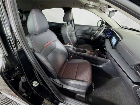 Used 2025 Nissan Kicks SR AWD/4WD image 25