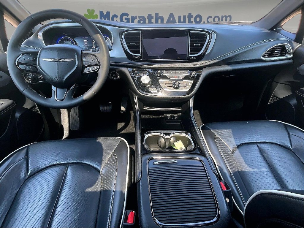 Used 2025 Chrysler Pacifica Limited FWD image 9