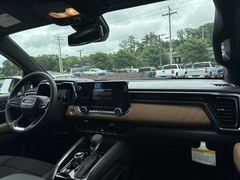 New 2025 GMC Canyon AT4 w/ LPO, Off Road Lift Package image 16