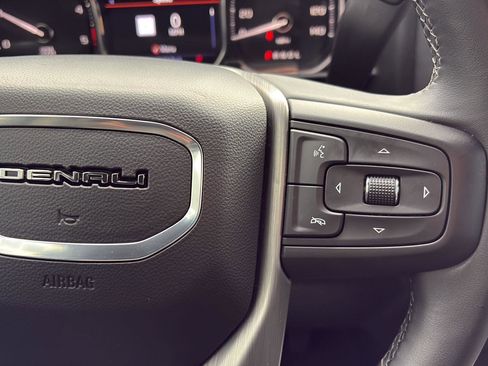 Used 2023 GMC Sierra 2500 Denali w/ Denali Ultimate Package image 11