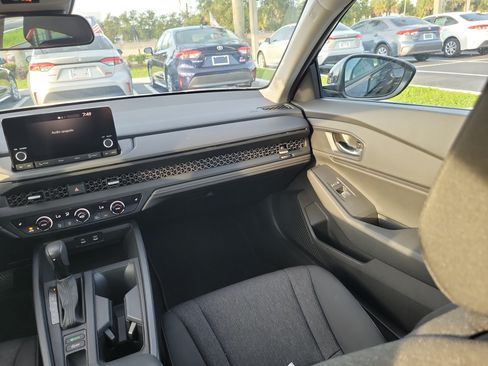 Used 2025 Honda Accord SE image 17