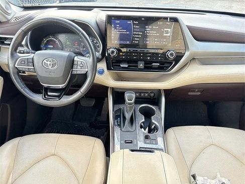 Used 2020 Toyota Highlander Platinum image 17