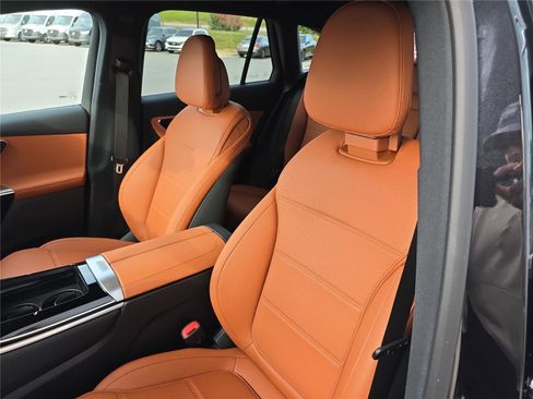 Used 2026 Mercedes-Benz GLC 300 4MATIC image 19