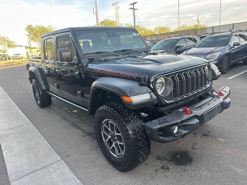 Used 2024 Jeep Gladiator Rubicon w/ Technology Group image 3
