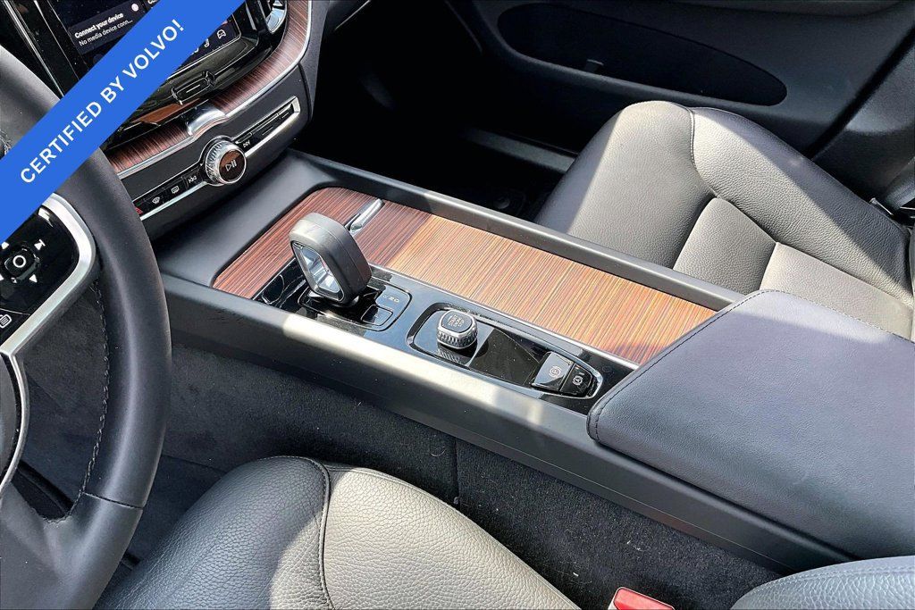 Certified 2024 Volvo XC60 B5 Plus w/ Climate Package AWD/4WD image 16
