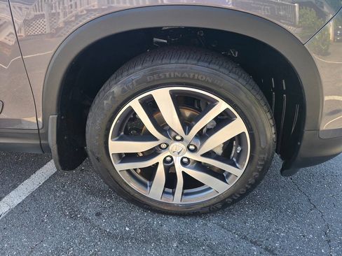 Used 2017 Honda Pilot Touring image 11