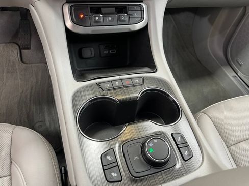 Used 2021 GMC Acadia SLT FWD image 27