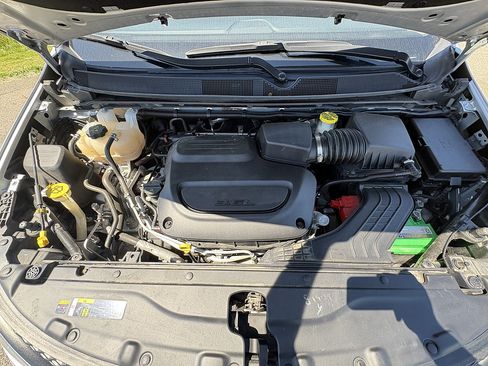 Used 2023 Chrysler Voyager LX FWD image 13
