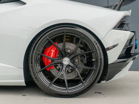 Used 2020 Lamborghini Huracan EVO image 18