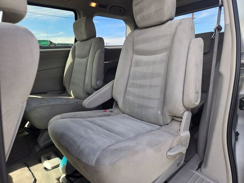 Used 2015 Nissan Quest SV image 12