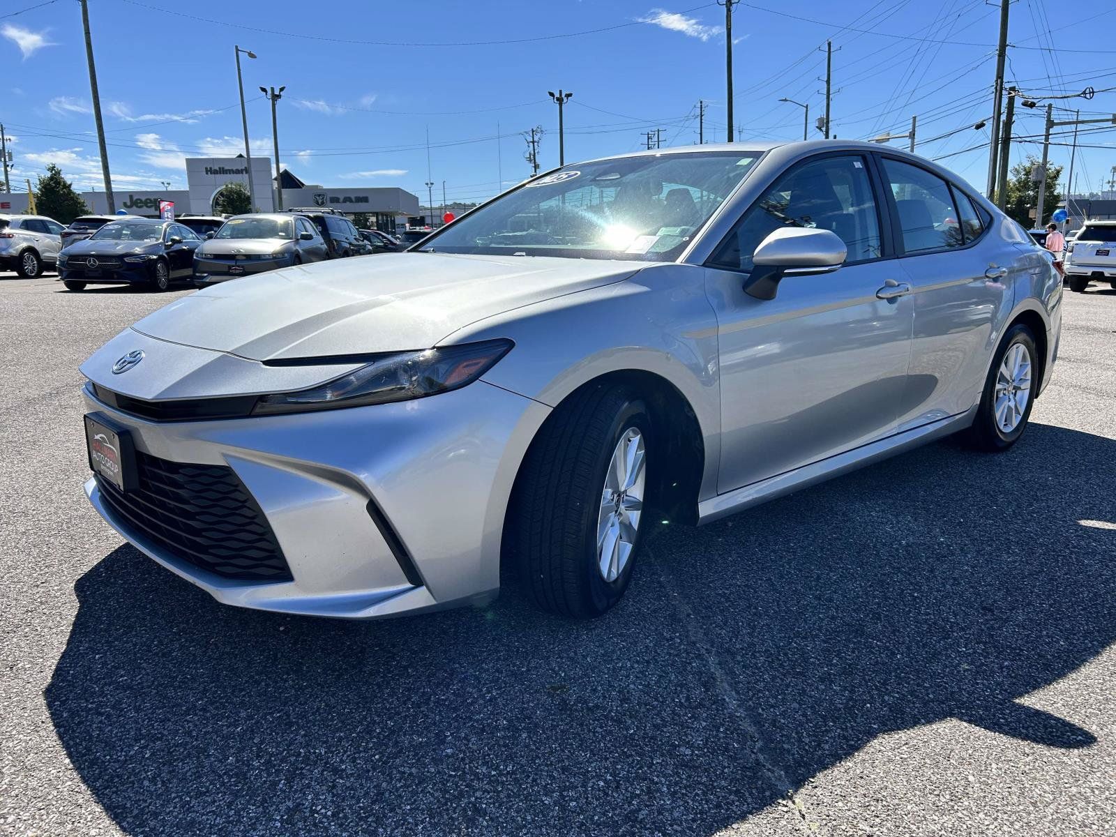 Used 2025 Toyota Camry LE FWD image 5