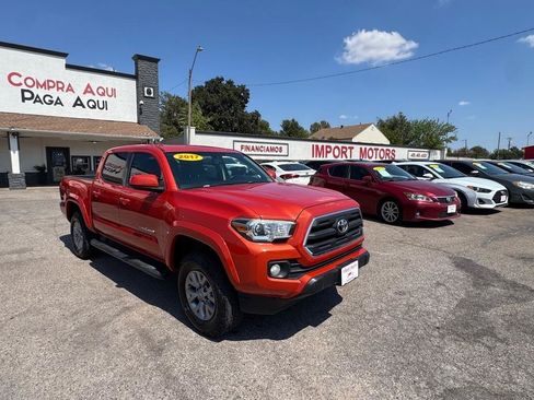 Used 2017 Toyota Tacoma SR5 w/ Tow Package RWD image 3