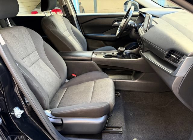 Used 2025 Nissan Rogue SV FWD image 16