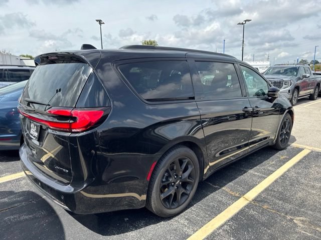 Used 2025 Chrysler Pacifica Limited FWD image 13