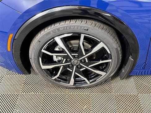 Certified 2025 Toyota Prius Plug-In Hybrid image 4