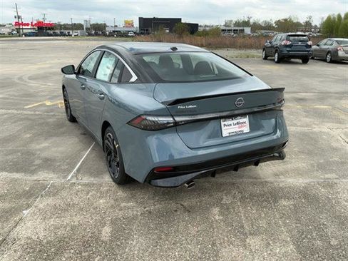 New 2026 Nissan Sentra SR w/ Floor Mat Package FWD image 3