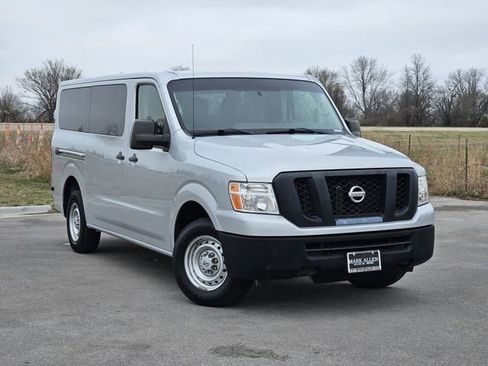 Used 2019 Nissan NV 3500 S image 1