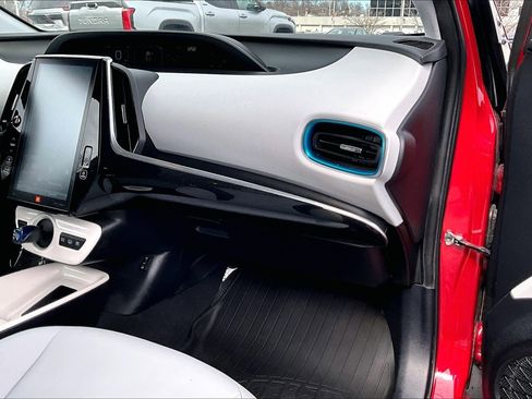 Used 2017 Toyota Prius Prime Advanced image 15