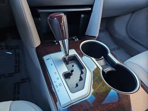 Used 2013 Toyota Camry XLE image 16