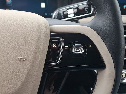 Certified 2025 Lincoln Corsair AWD w/ Equipment Group 101A image 23