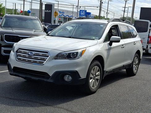 Used 2017 Subaru Outback 2.5i Premium AWD/4WD image 2