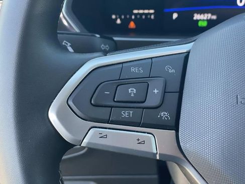 Used 2023 Volkswagen Tiguan SE image 9