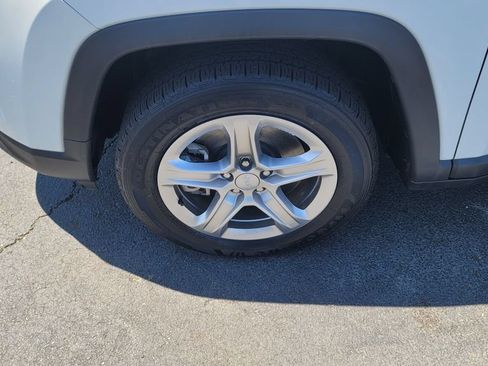 Used 2024 Jeep Compass Latitude AWD/4WD image 6