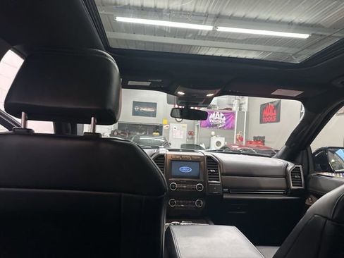 Used 2021 Ford Expedition Limited image 19