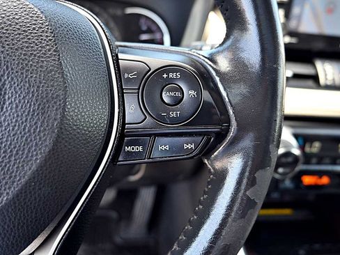 Used 2019 Toyota RAV4 Limited w/ Advanced Technology Package FWD image 31