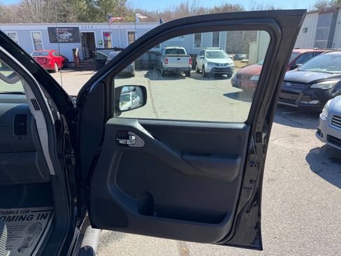 Used 2012 Nissan Frontier SV w/ Sport Appearance Pkg image 10