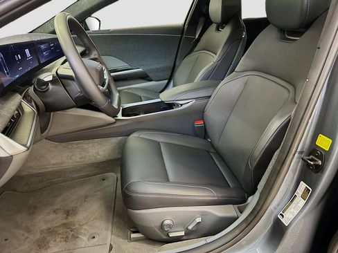 Used 2024 Lucid Air Touring image 13