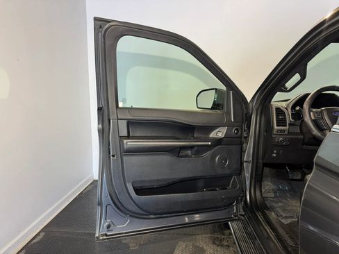 Used 2018 Ford Expedition Max XLT w/ Equipment Group 202A RWD image 8
