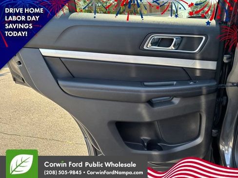 Used 2017 Ford Explorer XLT w/ Equipment Group 202A AWD/4WD image 28