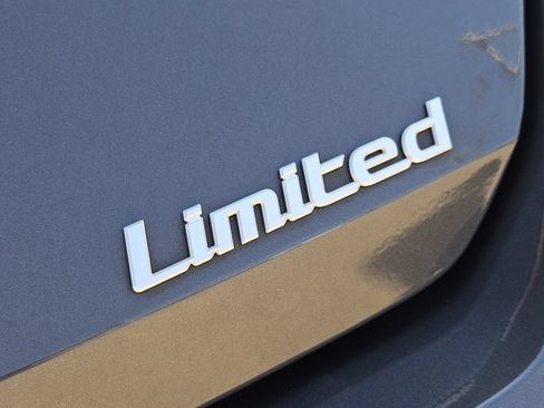 Used 2025 Hyundai Elantra Limited FWD image 12