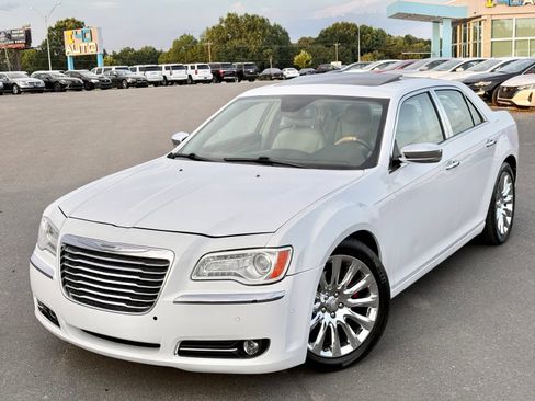 Used 2014 Chrysler 300 C RWD image 5