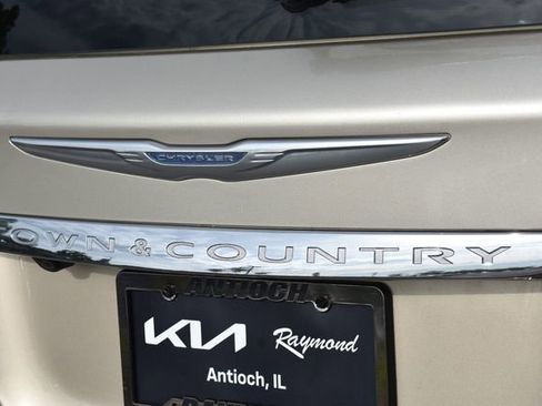 Used 2014 Chrysler Town & Country Touring w/ Trailer Tow Group FWD image 13