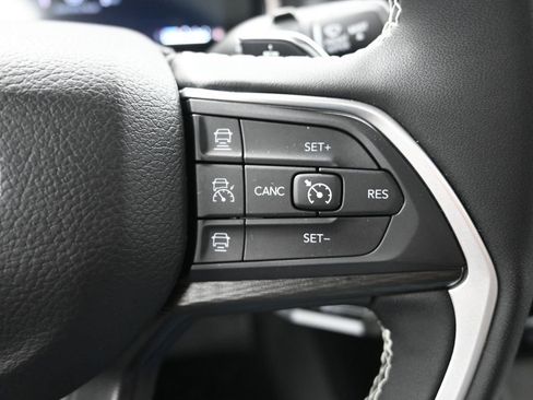 Used 2025 Jeep Grand Cherokee L Altitude AWD/4WD image 25