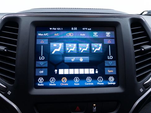 Used 2022 Jeep Cherokee Latitude Lux w/ Sun & Sound Group AWD/4WD image 25